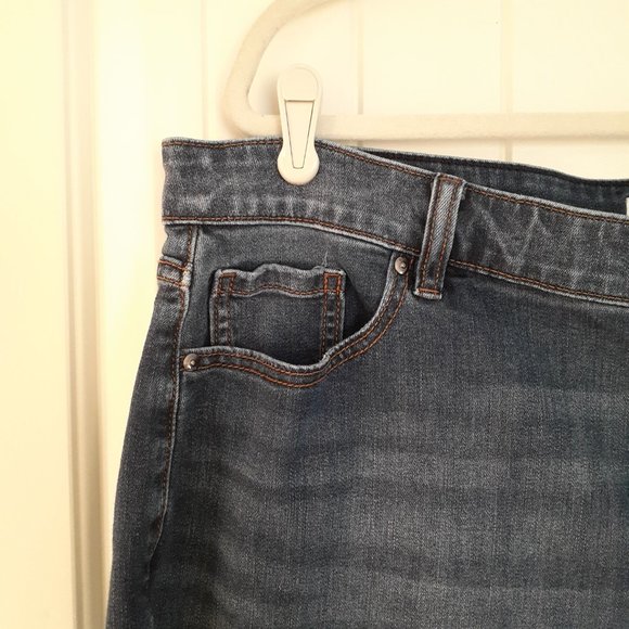 Lane Bryant Signature Fit Boyfriend Denim Midi-Rise Short Dark Wash Blue Size 18 - Picture 4 of 12